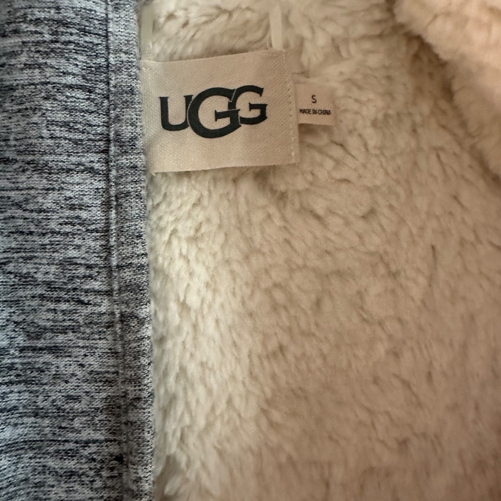 Ugg Robe - Picture 2 of 3